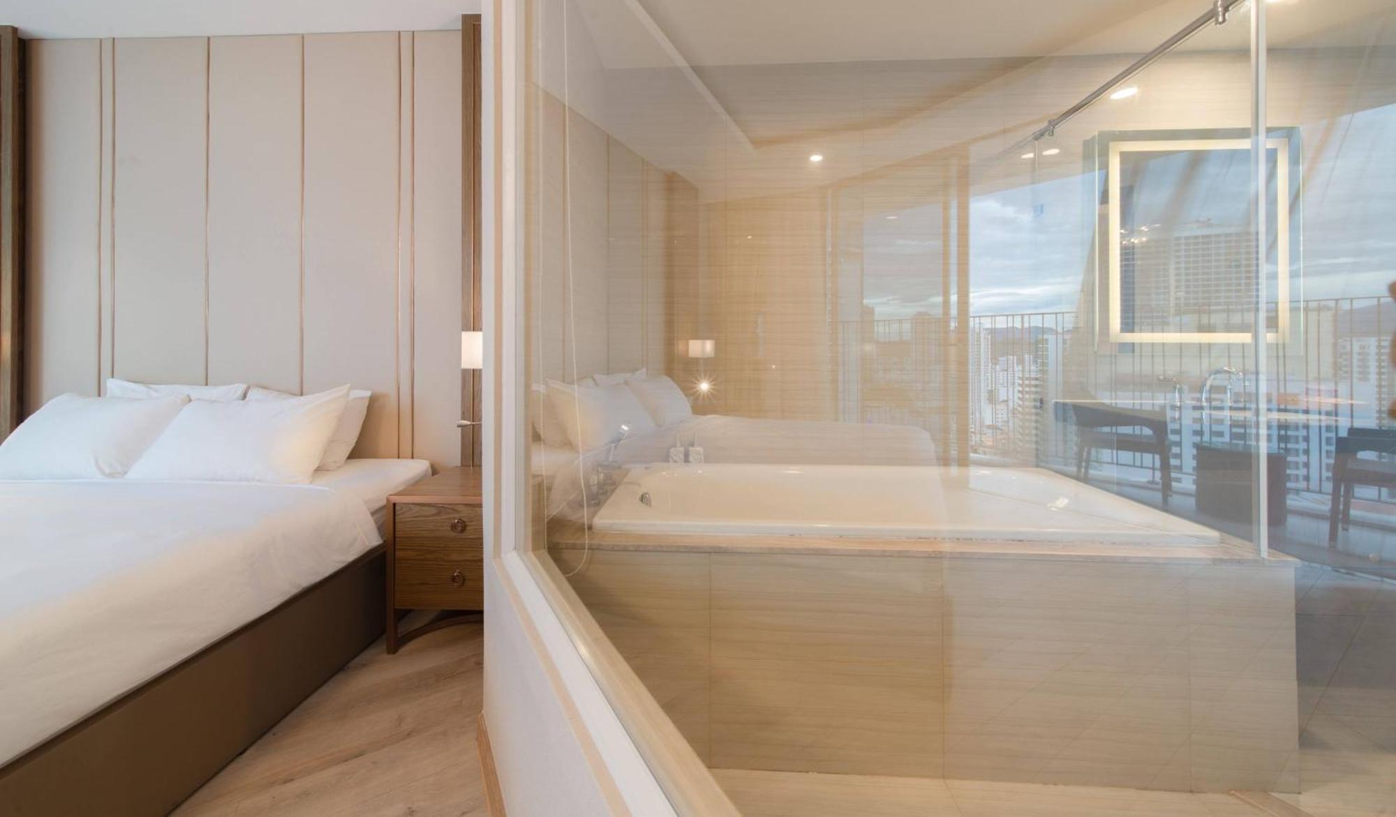 Coastal Panorama Oceanfront Suites Nha Trang Eksteriør bilde